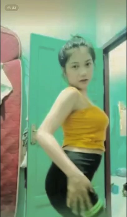 Sonia Line Show Baju Kuning