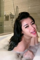 Meychen Selebgram Cantik Live Mandi