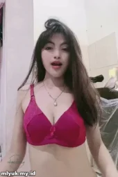 Clara Tobrut Lepas Celana Dalam