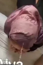 Mahasiswi Jilbab Dikencingin Om-Om