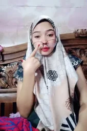 Ngintip Mami Jilbab Masturbasi Di Sofa