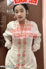 Siswi Tobrut Lepas Baju Seragam Kebaya
