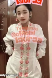 Siswi Tobrut Lepas Baju Seragam Kebaya