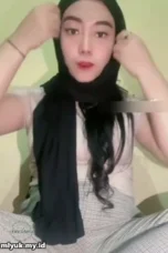ABG Pake Hijab Demi Pelanggan Setia