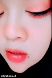 Ukhti Hyper Minum Air Kencing Sendiri