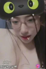 Pelajar Amoy Berkacamata Live Telanjang