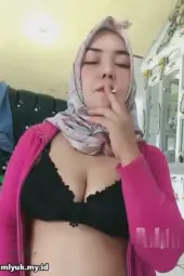 Milf Hijab Nyebat Live Pamer Tetek Gede