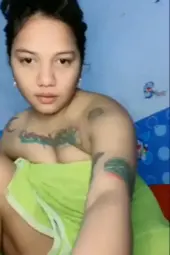 Tante Mayleen Mandi Gosok Kemaluan