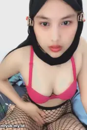 Ukhti HOT Pakai Baju Terbuka
