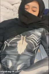 Seragam Cosplay Berhijab Melayani Suami Orang