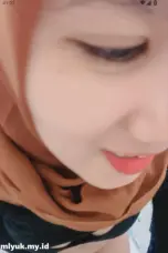 Emak emak Hijaber Masturbasi Di Toilet SPBU