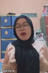 Remas Susu Dibalik Baju Hijaber Chubby