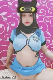 Hijaber Seragam Polwan Masturbasi Klimaks Squirt