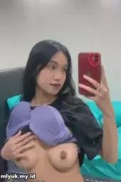 ABG Mirror Selfie Bugil Pakai Iphone Terbaru