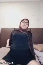 Potret Ukhti Lagi Birahi Buka Baju Masturbasi