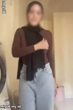 Hijaber Jomblo Menyalurkan Hasrat Seks Dengan Dildo