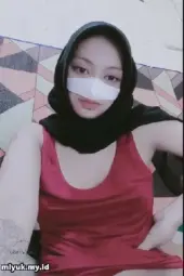 Jilbab Bertato Colok-colok Dengan Black Mamba
