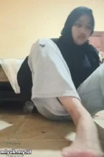 Hijab Montok Birahi Pakai Seks Toy