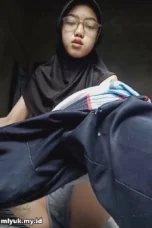 Jilbab Belia Sering Masturbasi Pake Botol