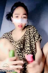 Solehot Cantik Seks Anal Menggunakan Botol