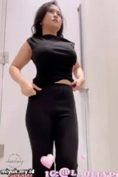 Miss Kay Eksib Di fitting room Mall MOI