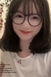 Amoy Imut Pamer Kecantikan Ke Pacar