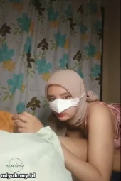 Dikulum Bude Solehot Hingga Ejakulasi