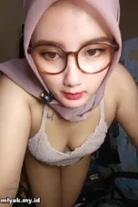 Mpok Bella Pakai Jilbab Suka Mesum