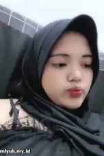 Neng Celyn Mojang Cantik Berhijab Masturbasi