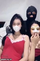 Seks Threesome Dengan Cewek-cewek Kantor