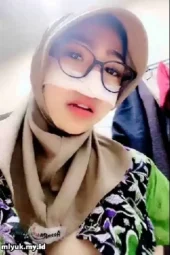 Hijab Live Challenge Minum Air Squirting