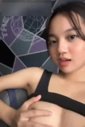 Adek Cantik Keenakan Kobel Pakai Jari