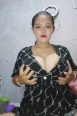 Ibu Menyusui Memiliki Payudara Besar