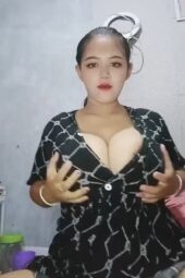 Ibu Menyusui Memiliki Payudara Besar