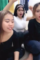 Tiga Betina Montok Live Nakal Ramean