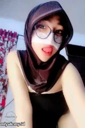 Colmek Double Penetration Dengan Timun Nikky