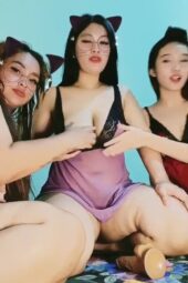 Kebinalan Ibu Dan Dua anak Perempuannya