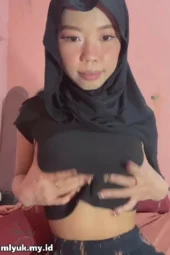 Aksi Hijaber Deepthroat Sampai Tenggorokan